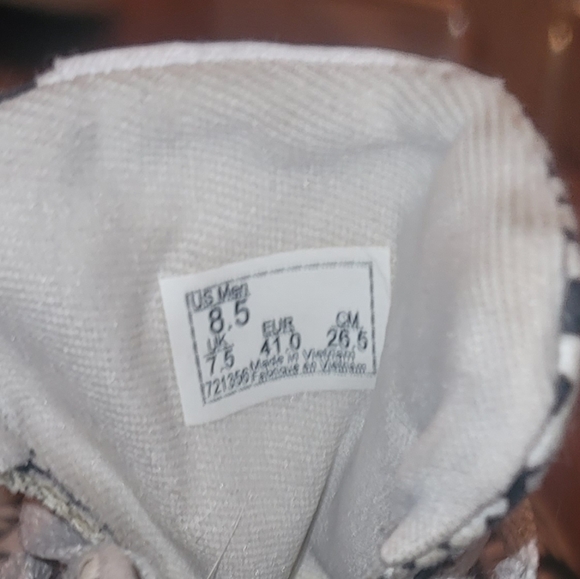 Mens size 8.5 Van's Era iconic script skates. - Picture 8 of 9